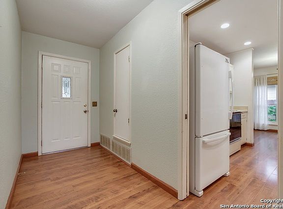 4th image of 7847 Grass Hollow St