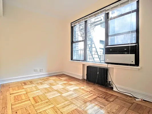 Rented by Anchor Associates | media 7
