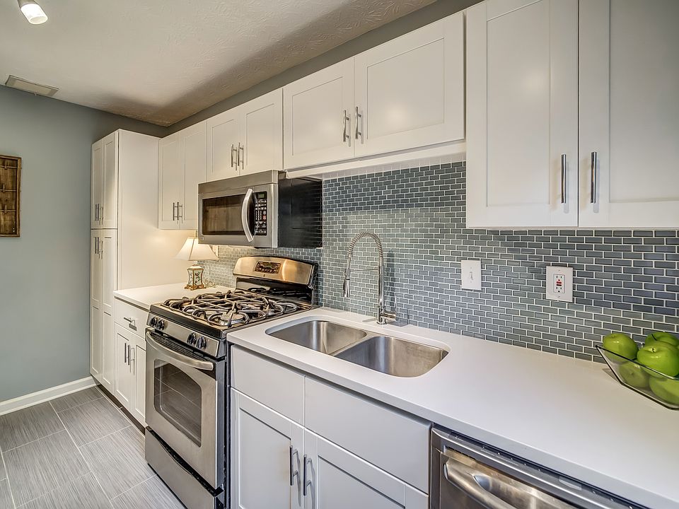 1st image of 304 Riverview Dr SE