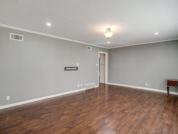 3rd image of 4809 Lowell Ln