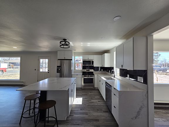 4th image of 4611 Robb St