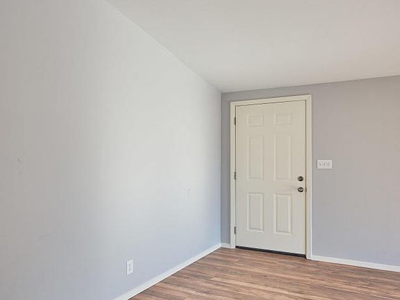 3rd image of 2118 S Norton Ave