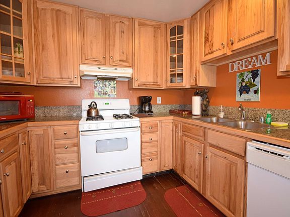 5th image of 472 Temple Ln
