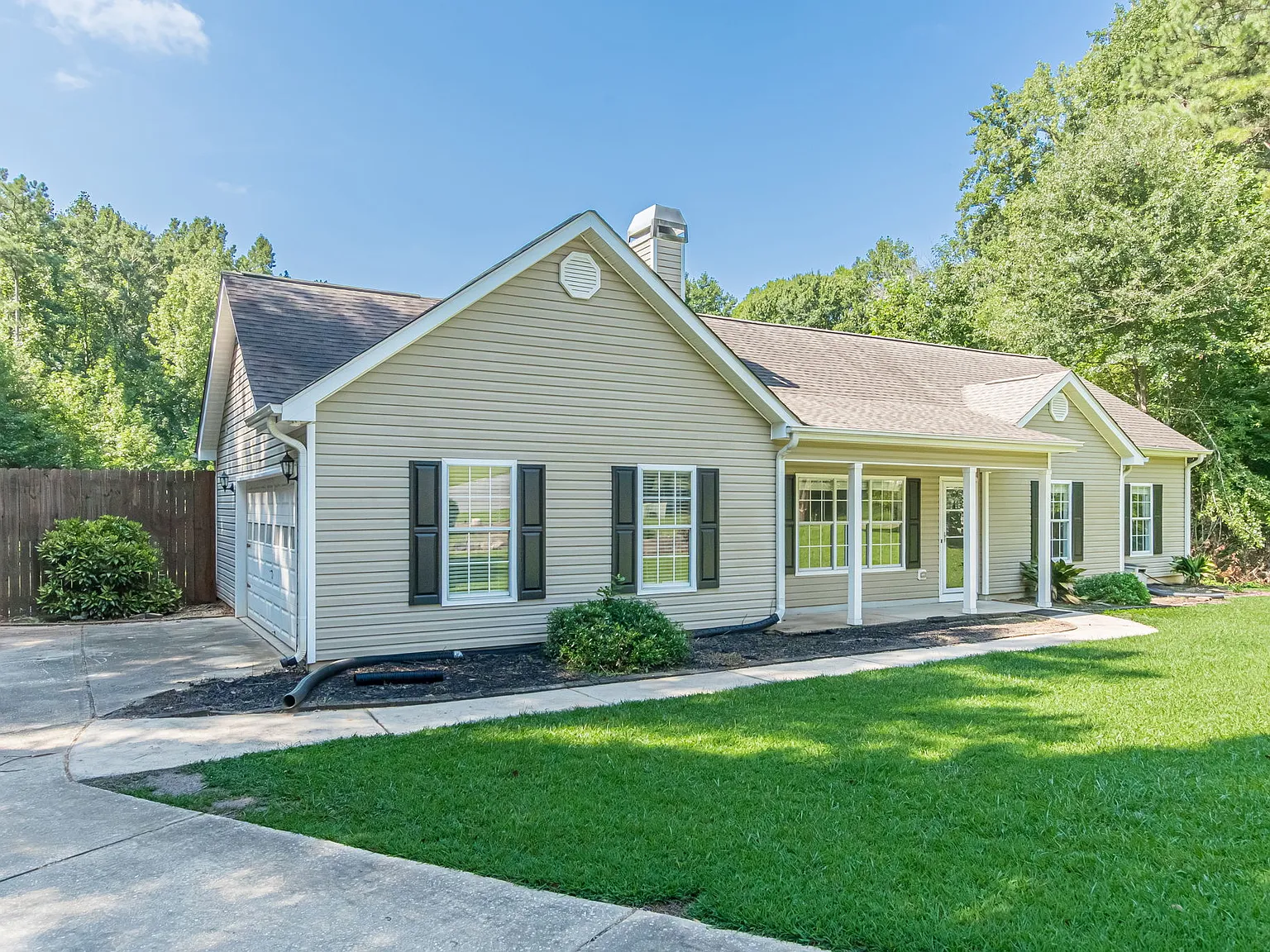 135 Riverside Court - 1 — Photo 4