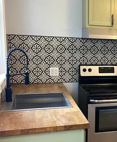 Modern stainless steel kitchen sink