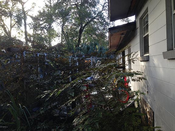 3rd image of 5604 Bradshaw St