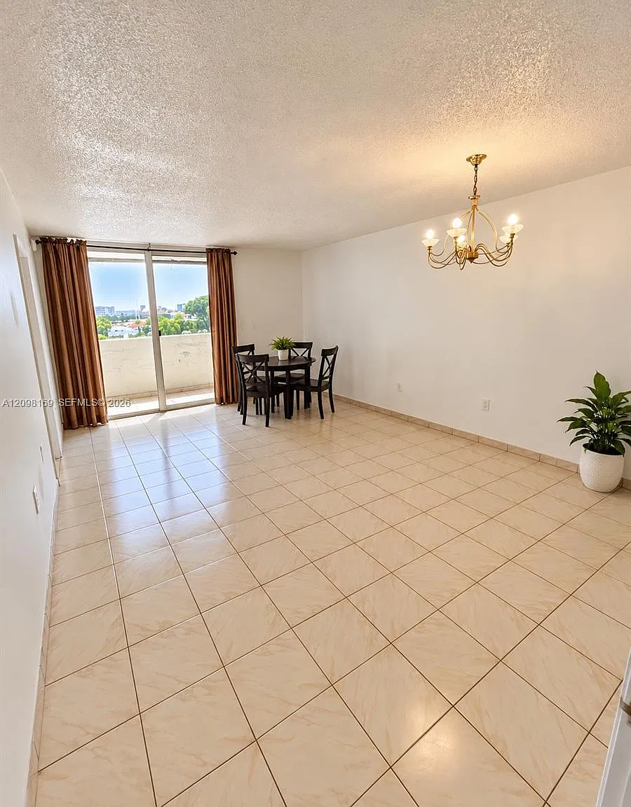 Samari Lake East Condo — Photo 1