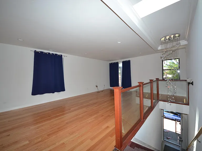 461 W 28th St #2F — Photo 9