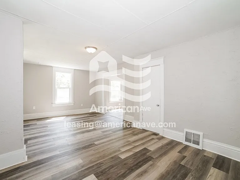 1620174_003_living_room_13795121.jpg