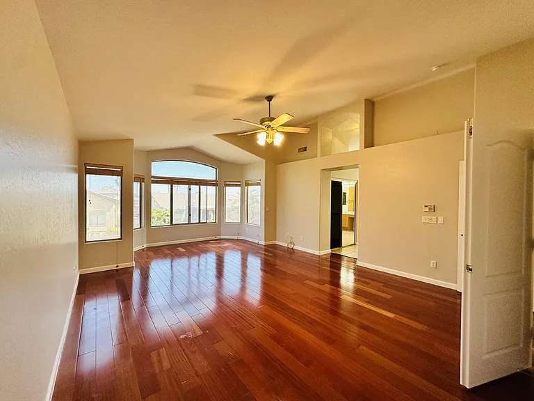 672 W Raven Dr — Photo 27
