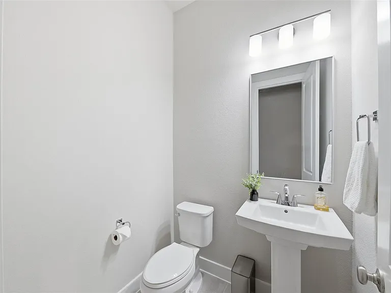 13715 Aventino Pointe Dr — Photo 14