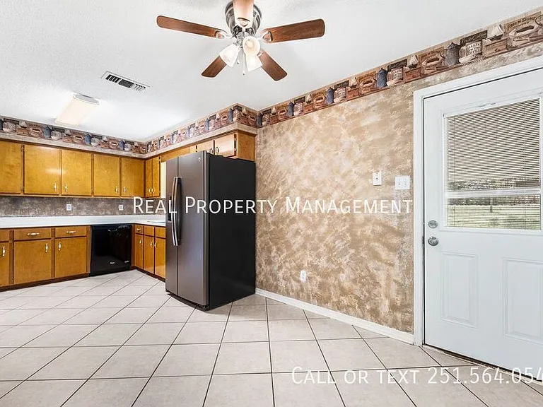 9631 Royal Woods Dr N — Photo 5
