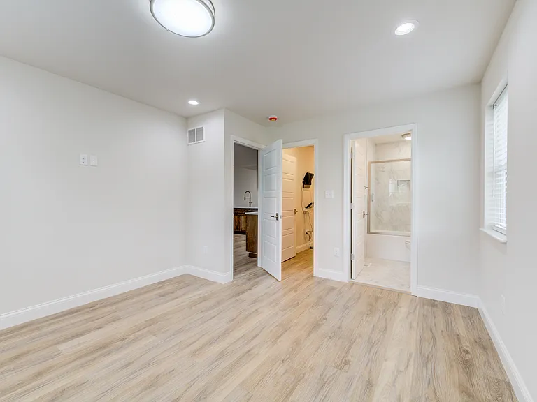 6924 Nashville Ave — Photo 15