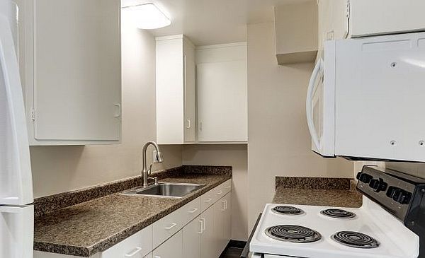 1st image of 470 S 11th St APT 4
