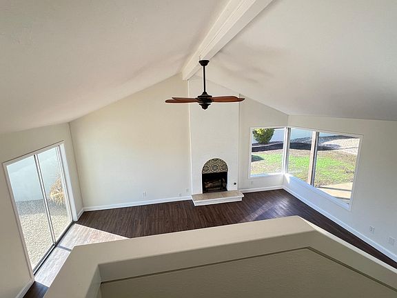 3rd image of 912 E Acacia Cir