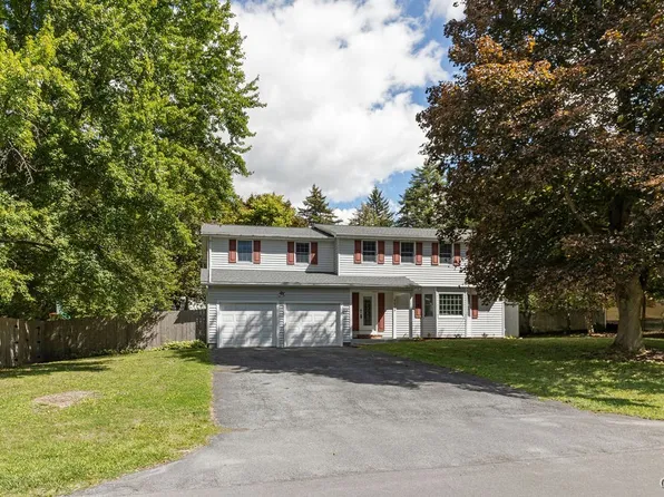 4628 Red Fox Dr, Manlius, NY 13104