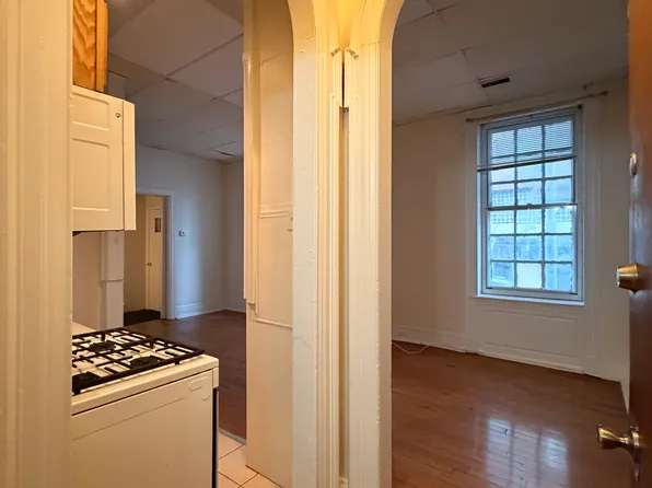 2049 Chestnut St APT 1R, Philadelphia, PA 19103