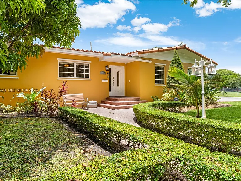 1380 Miami Springs Ave — Photo 30