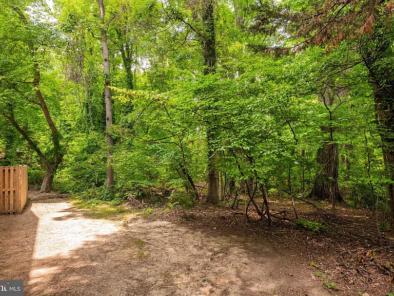 2615 Chivalry Ct — Photo 57