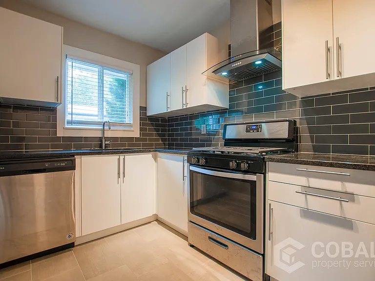 773 Greenwood Ave NE #10 — Photo 1