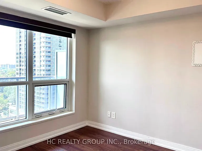 181 Village Green Sq #1415 — Photo 12