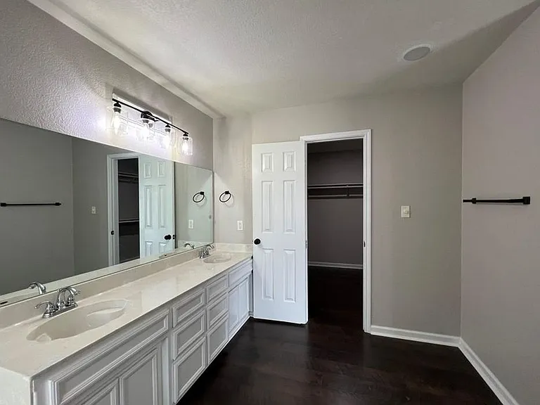 2410 Moonstone Dr — Photo 8