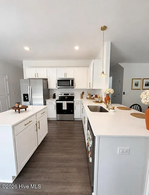 4 bed, 2.5 bath, 2824 sqft, $2,500 — Photo 3