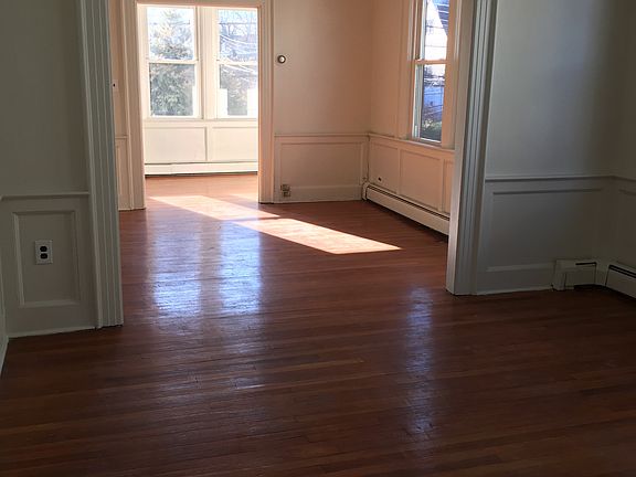 4th image of 1023 Forest Ave