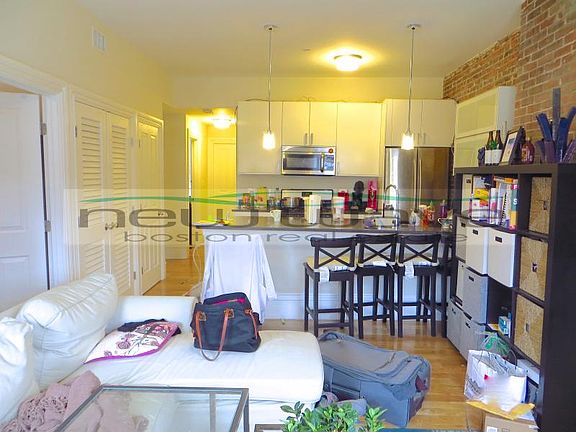 5th image of 656 Massachusetts Ave APT 1