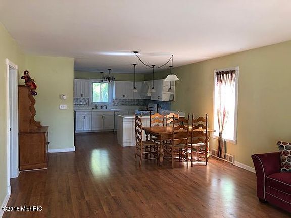 4th image of 412 N Lewis St