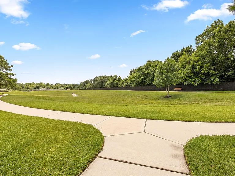 25030 Emporia Point Ct — Photo 30