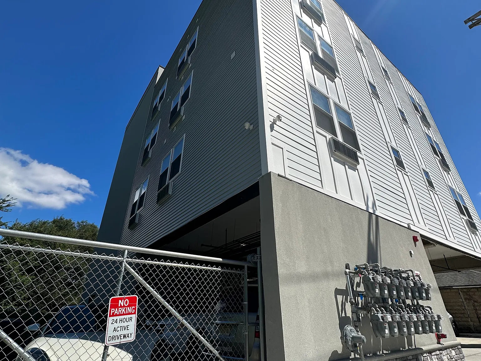2 bed, 900 sqft, $2,375 — Photo 3