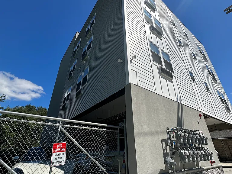 207 Redwood Ave #202 — Photo 3