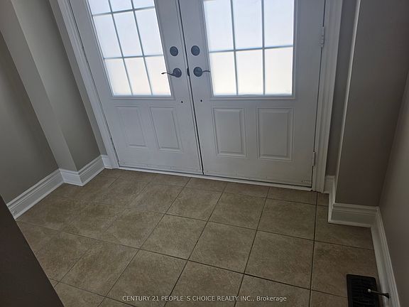 4th image of 320 Ravineview Dr #3