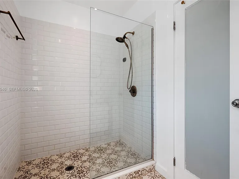 528 NE 72nd St — Photo 32