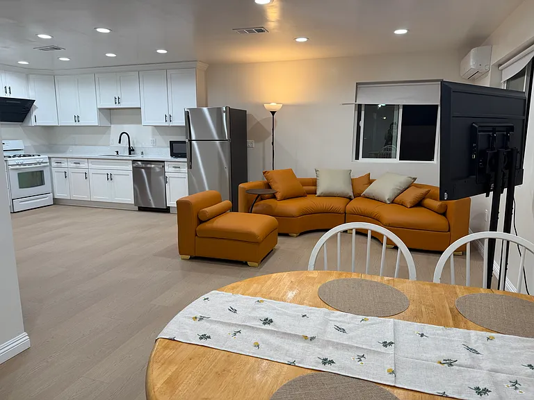 2405 S 6th Ave — Photo 11