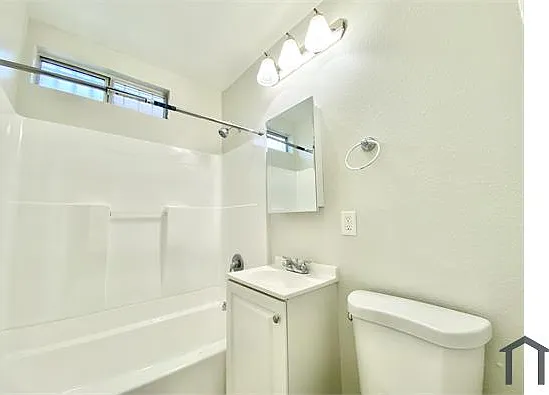 1335 E 47th St #A — Photo 2