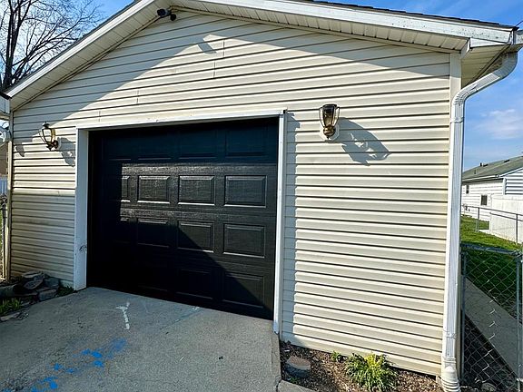 2nd image of 410 Spring St