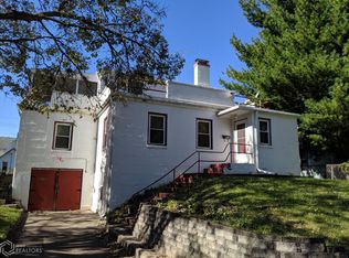 805 S 7th St, Burlington, IA 52601