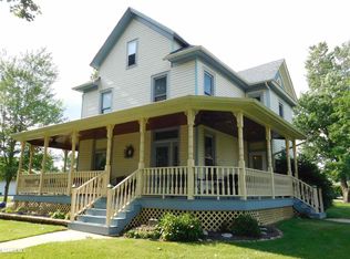 615 Oak St, Lena, IL 61048