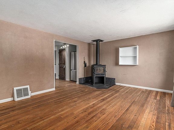 3rd image of 2433 W Olympic Ave