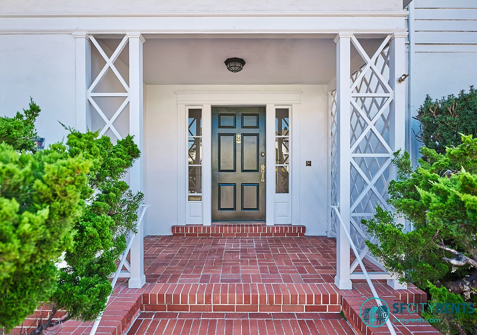 Lakeside: Rarely Available Colonial Art Deco Single Family Home w/ Double Garage — Photo 2