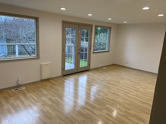 Sunroom an large backyard