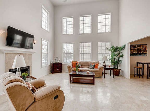 5th image of 407 W Pleasant Ln