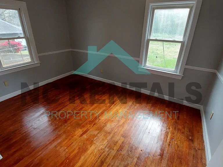 1410 Maple St — Photo 9