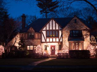 17 Woodgreen Pl, Rockville Centre, NY 11570