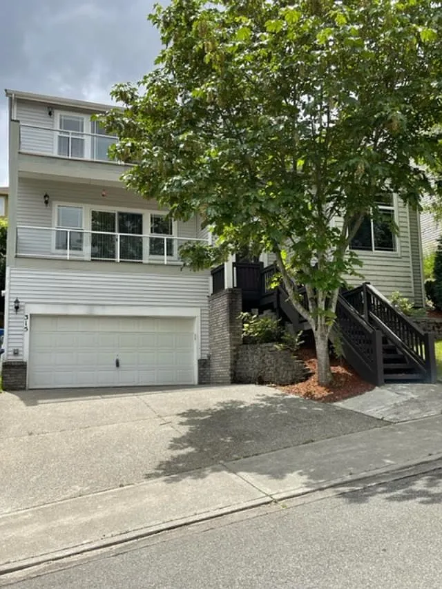 315 S 20th Pl — Photo 1