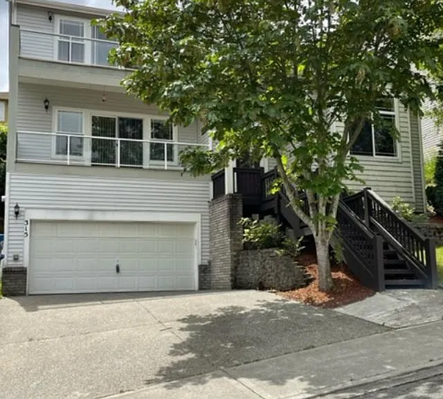 315 S 20th Pl — Photo 1