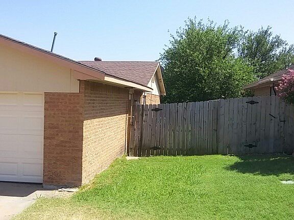 2nd image of 4625 NE Dearborn Ave