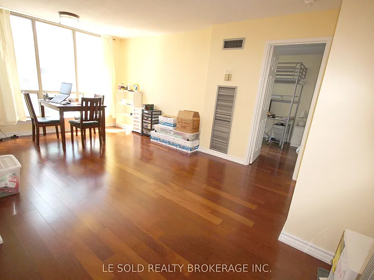 40 Scollard St #602 — Photo 2